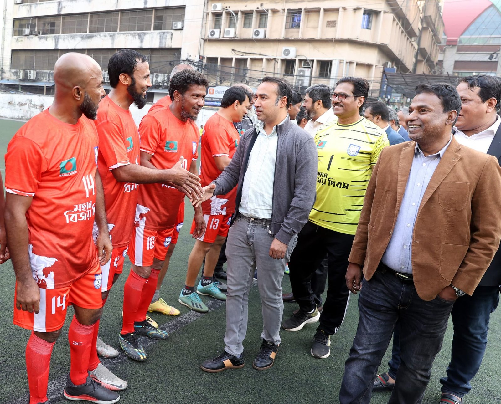 প্রাক্তন জাতীয় ফুটবল খেলোয়াড়দের অংশগ্রহণে বিজয় দিবস ফুটবল ম্যাচ