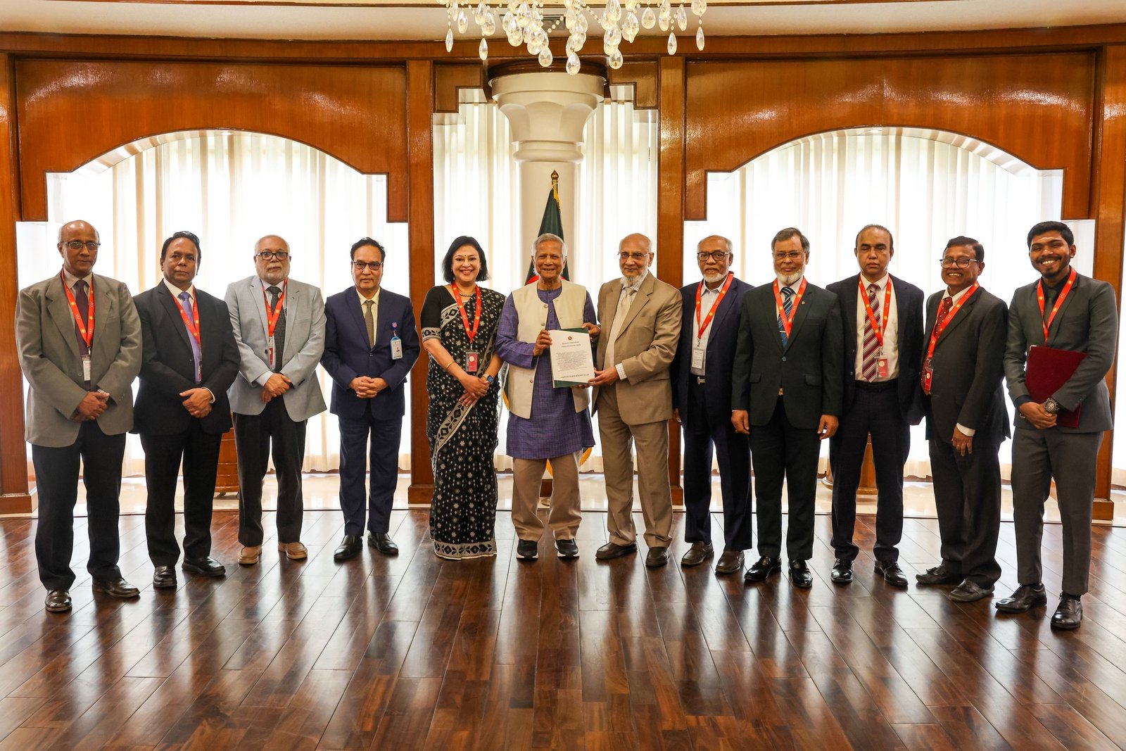 প্রশাসন ও বিচার বিভাগীয় সংস্কার কমিশনের প্রতিবেদন প্রধান উপদেষ্টার…