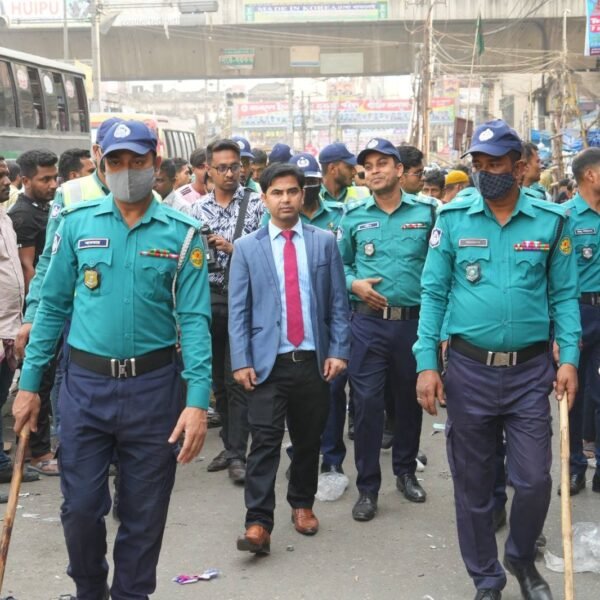 ডিএমপি কর্তৃক গুলিস্তান এলাকায় অবৈধ ভাসমান দোকান ও হকার…