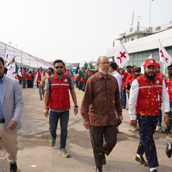 রোহিঙ্গা ক্যাম্পে বাংলাদেশ রেড ক্রিসেন্ট সোসাইটির চেয়ারম্যানের মানবিক কার্যক্রম…