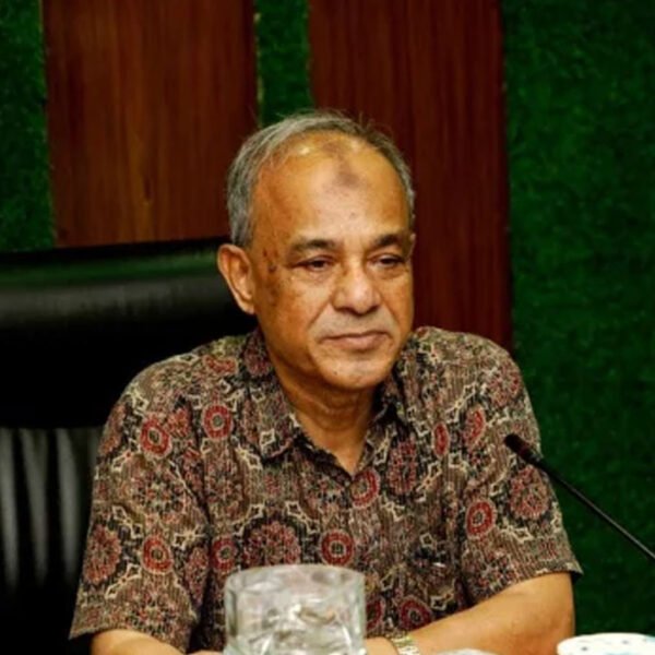 র‍্যাব ও এপিবিএন হেডকোয়ার্টার পরিদর্শন করলেন স্বরাষ্ট্র উপদেষ্টা