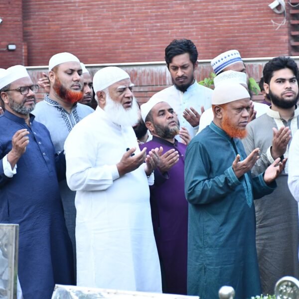 ব্যারিস্টার আব্দুর রাজ্জাক এর কবর জিয়ারত করলেন জামায়াত আমীর…
