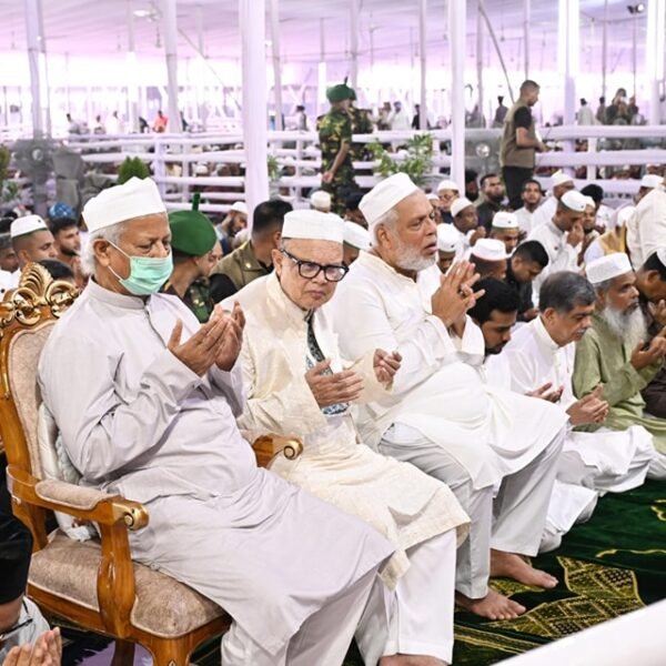 জাতীয় ঈদগাহে ঈদের নামাজ আদায় করেছেন প্রধান উপদেষ্টা