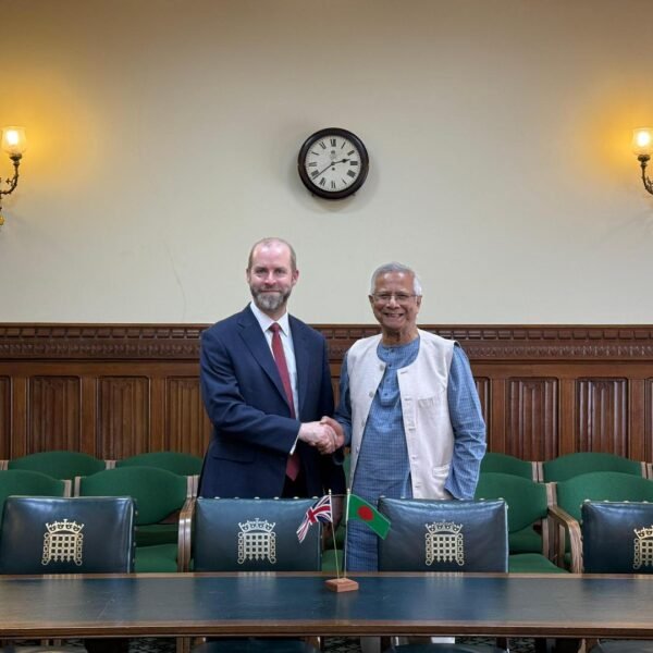 প্রধান উপদেষ্টার সঙ্গে যুক্তরাজ্যের ব্যবসা ও বাণিজ্য বিষয়ক সচিবের…