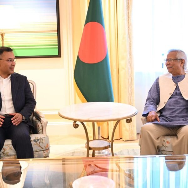 প্রধান উপদেষ্টার সঙ্গে তারেক রহমানের বৈঠক শুরু