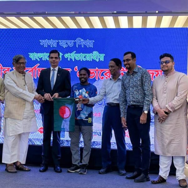 ‘এভারেস্ট’ বিজয় অভিযানে সফল শাকিলকে নেপাল রাষ্ট্রদূতের শুভেচ্ছা