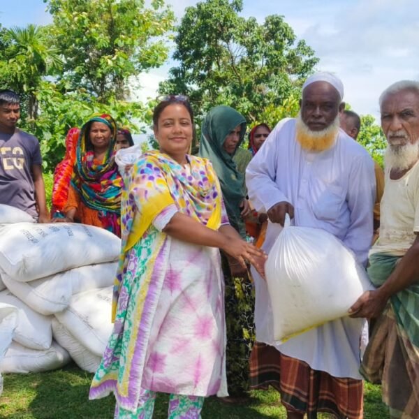 দুর্গম প্রশিক্ষণ টিলা বাঙালী পাড়ায় খাদ্য সহায়তা পৌঁছালো বাঘাইছড়ি…