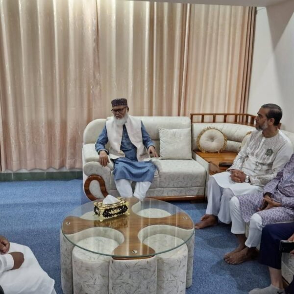 জামায়াতের আমীরের স্বাস্থ্যের খোঁজখবর নিতে তার বাসায় গেলেন ধর্মবিষয়ক…