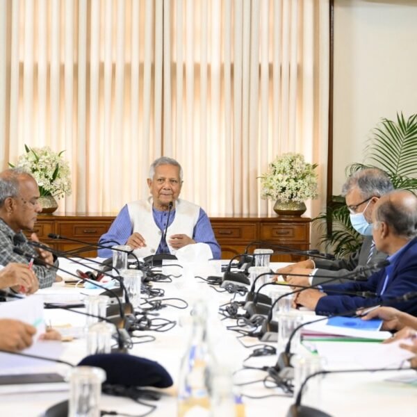 নির্বাচনের প্রস্তুতি নিয়ে প্রধান উপদেষ্টার সঙ্গে আইন-শৃঙ্খলা বাহিনীর সভা…