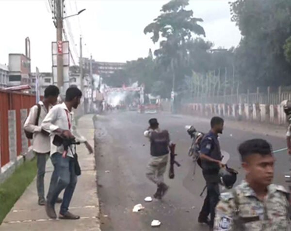 গোপালগঞ্জে এনসিপির সমাবেশ শেষে গাড়িবহরে আবারও হামলা