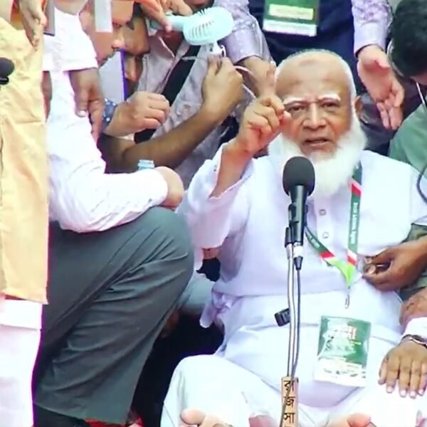 জাতীয় সমাবেশের মঞ্চে অসুস্থ অবস্থায় বক্তব্য দিচ্ছেন জামায়াত আমীর&hellip;