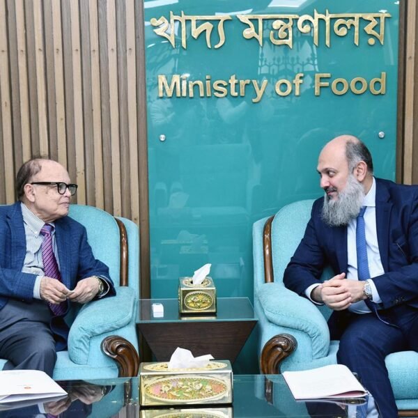 খাদ্য উপদেষ্টার সঙ্গে পাকিস্তানের বাণিজ্যমন্ত্রীর সাক্ষাৎ