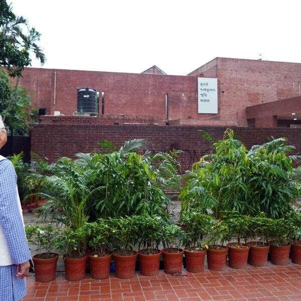 জুলাই স্মৃতি জাদুঘরের অগ্রগতি পরিদর্শন করলেন প্রধান উপদেষ্টা