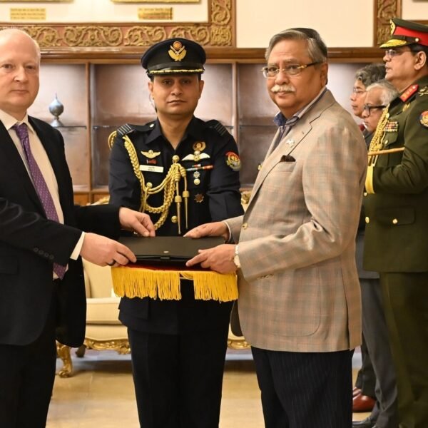 রাষ্ট্রপতির কাছে পরিচয়পত্র পেশ করলেন বাংলাদেশে নিযুক্ত জার্মানির নতুন…