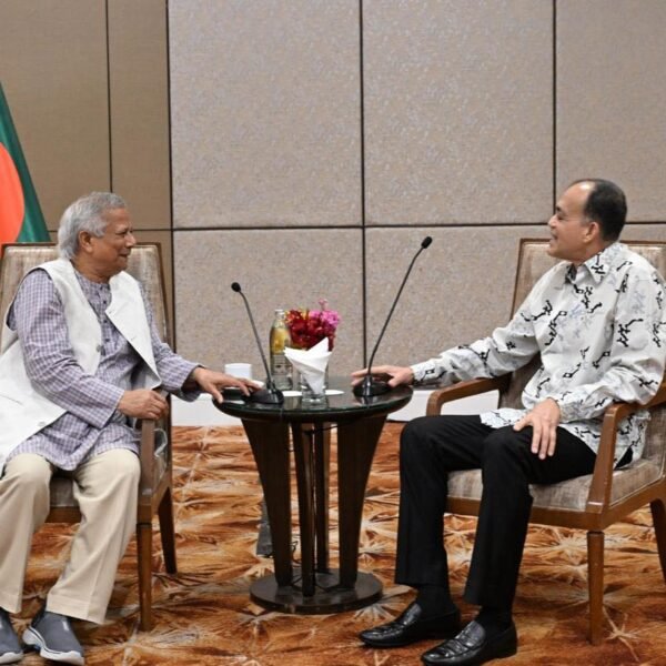 মালয়েশিয়ার শীর্ষ শিল্পপতিরা প্রধান উপদেষ্টার সাথে সাক্ষাৎ করেছেন
