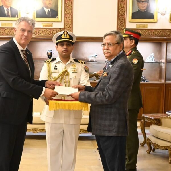 রাষ্ট্রপতির কাছে পরিচয়পত্র পেশ করলেন নেদারল্যান্ডসের নতুন রাষ্ট্রদূত