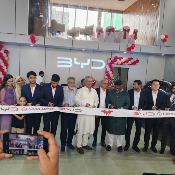 উত্তরা ১৫ নম্বর সেক্টরে জমকালো আয়োজনে বিশ্বখ্যাত ইলেকট্রিক গাড়ি…