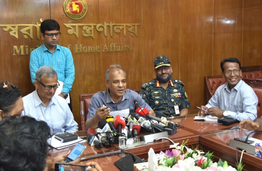আইনশৃঙ্খলা বাহিনীর হারানো অস্ত্রের সন্ধান…