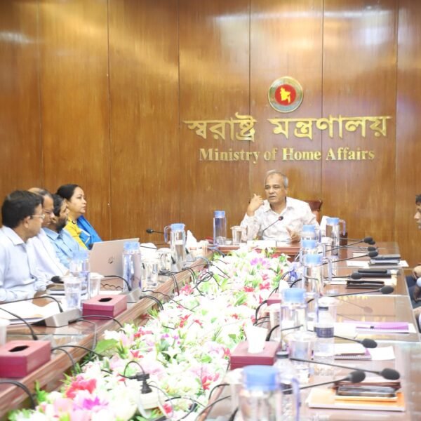 পাসপোর্ট ও ভিসা উইংয়ের কর্মকর্তাদের সেবার মনোবৃত্তি নিয়ে কাজ…