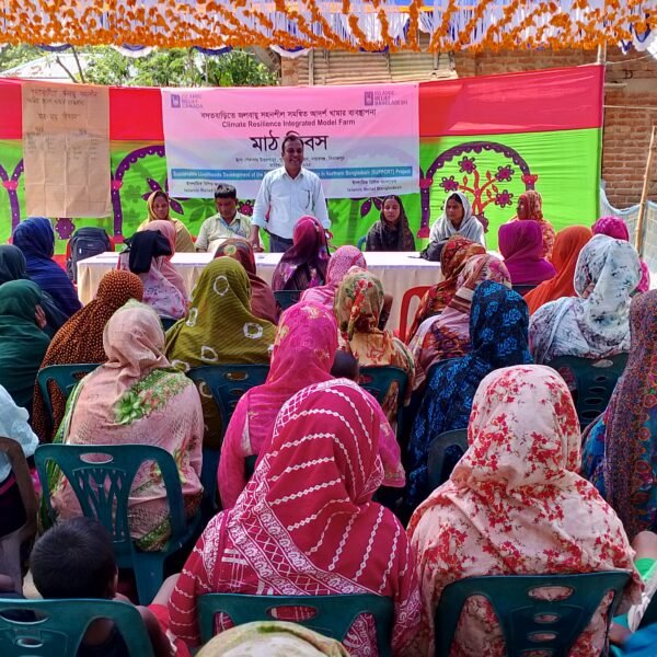 নবাবগঞ্জে প্রান্তিক জনগোষ্ঠীর জীবিকায় বৈচিত্য আনার উদ্যোগ