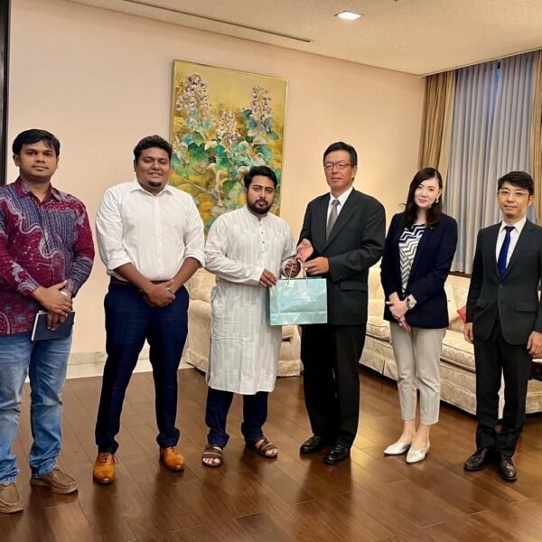 জাপানের রাষ্ট্রদূতের সঙ্গে এনসিপি প্রতিনিধিদলের সৌজন্য বৈঠক