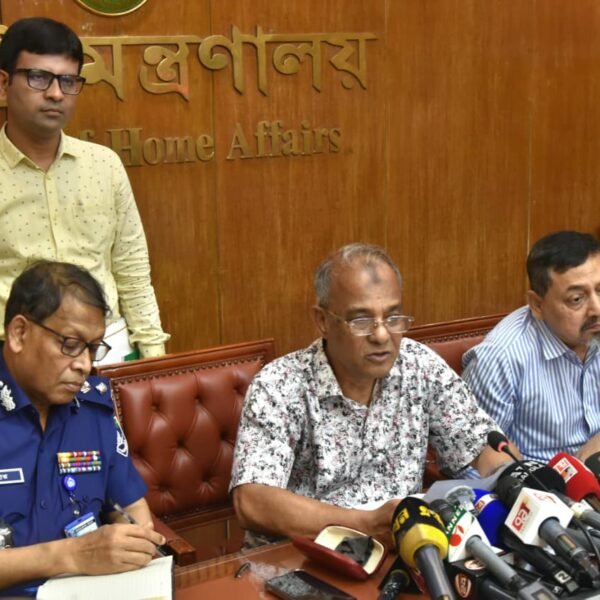 অন্তর্বর্তী সরকারের মেয়াদে ১৬০৪টি সড়ক অবরোধ করে আন্দোলন হয়েছে-…