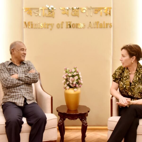 স্বরাষ্ট্র উপদেষ্টার সঙ্গে যুক্তরাষ্ট্র দূতাবাসের চার্জ দ্যা অ্যাফেয়ার্সের সৌজন্য&hellip;