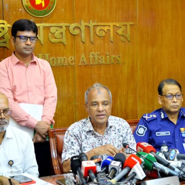 দুর্গাপূজা উপলক্ষ্যে আগামী ২৪ সেপ্টেম্বর থেকে আইনশৃঙ্খলা বাহিনী মাঠে…