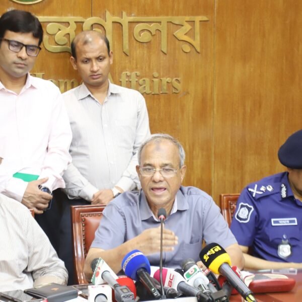 দুর্গাপূজায় এবার মণ্ডপের পাশাপাশি আইনশৃঙ্খলা বাহিনীর সদস্য সংখ্যা বেড়েছে:…