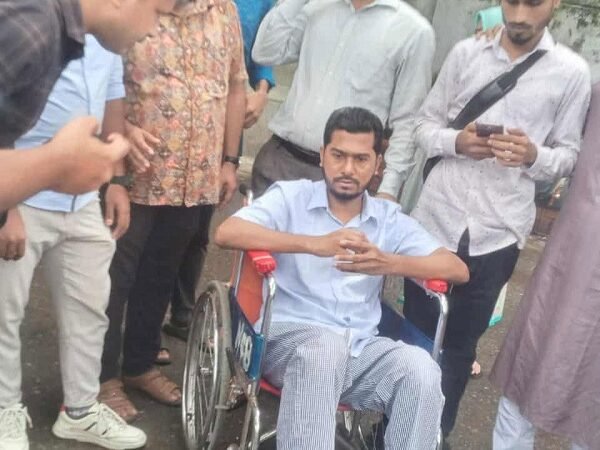 হাসপাতাল থেকে বাসায় ফিরলেন নুরুল হক নুর