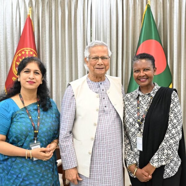 প্রধান উপদেষ্টার সাথে সৌজন্য সাক্ষাৎ করলেন আন্তর্জাতিক মানবাধিকার ফেডারেশনের…