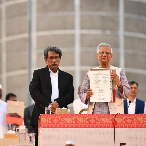 জুলাই জাতীয় সনদ স্বাক্ষর করলেন প্রধান উপদেষ্টা