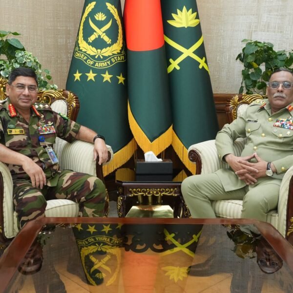 বাংলাদেশ সেনাপ্রধানের সঙ্গে সৌজন্য সাক্ষাৎ করলেন পাকিস্তানের জয়েন্ট চিফস&hellip;