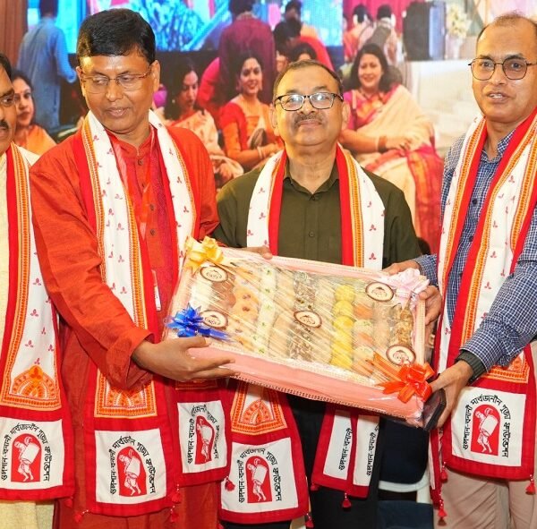 বনানী ও বসুন্ধরায় পূজা মণ্ডপ পরিদর্শন করলেন ডিএমপি কমিশনার…