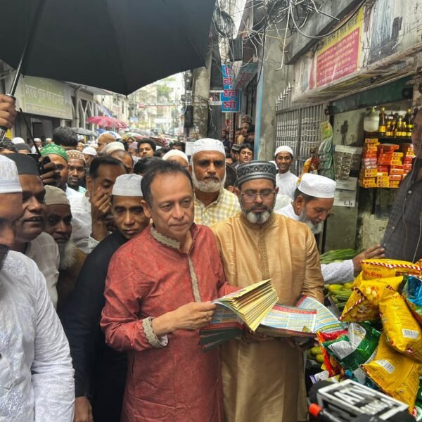 মধ্যবাড্ডায় বিএনপি’র ৩১ দফা জনসমক্ষে তুলে ধরলেন ড. এম…