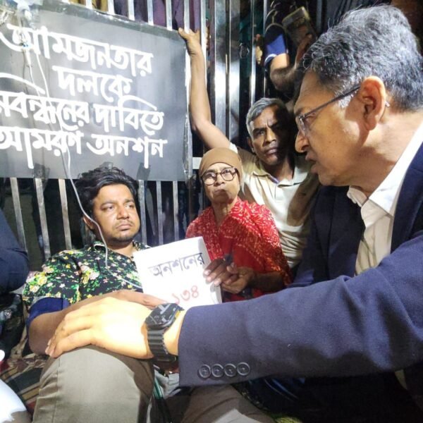 সালাউদ্দিন আহমেদের অনুরোধে অনশন ভাঙলেন আমজনতা দলের সদস্য সচিব…