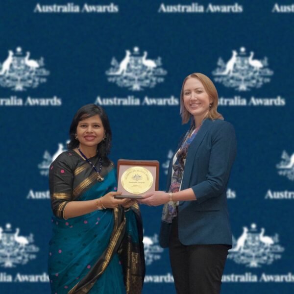 অস্ট্রেলিয়া অ্যাওয়ার্ডস অর্জনে তিন শিক্ষার্থীকে সম্মাননা দিলেন হাইকমিশনার সুসান…