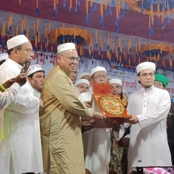 কালিয়াকৈরে বার্ষিক ওয়াজ ও দোয়া মাহফিলে অংশ নিলেন কাজী…