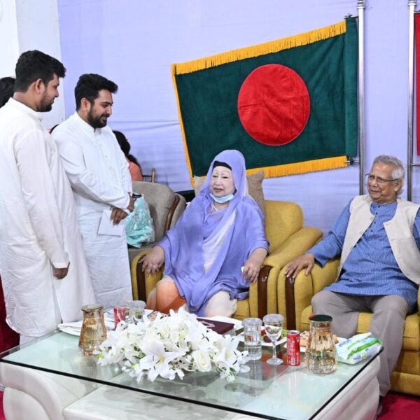 সশস্ত্র বাহিনী দিবসের অনুষ্ঠানে প্রধান উপদেষ্টা ও বেগম খালেদা&hellip;