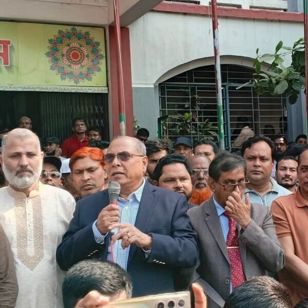 গাজীপুরের চন্দ্রা সরকারি হাই স্কুলে ছাত্রদের মাঝে বিএনপির ৩১&hellip;