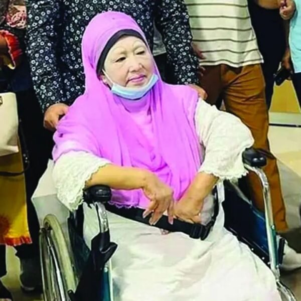 সিসিইউতে বেগম খালেদা জিয়া, দেশবাসীর কাছে দোয়া কামনা 