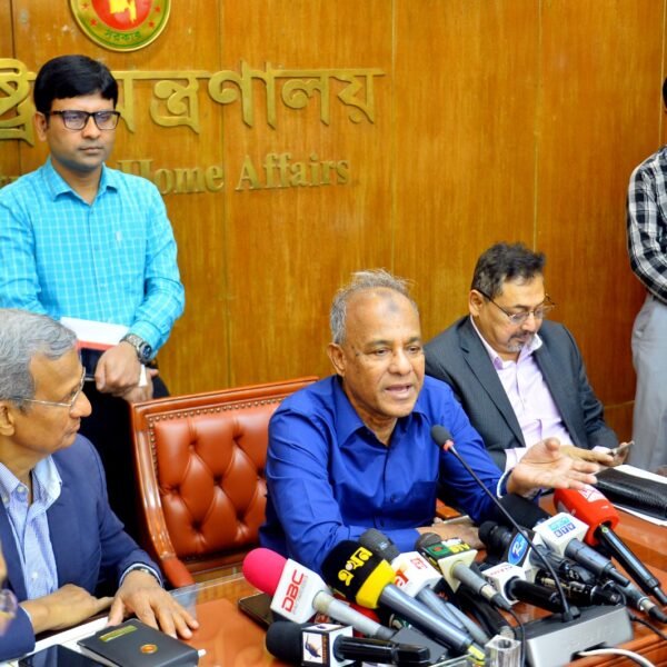 শেখ হাসিনার রায়কে ঘিরে আতঙ্কের সুযোগ নেই: স্বরাষ্ট্র উপদেষ্টা