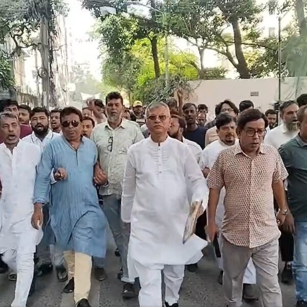 ঢাকা-১২ আসনে তারেক রহমানের ৩১ দফা প্রচারে লিফলেট বিতরণ&hellip;