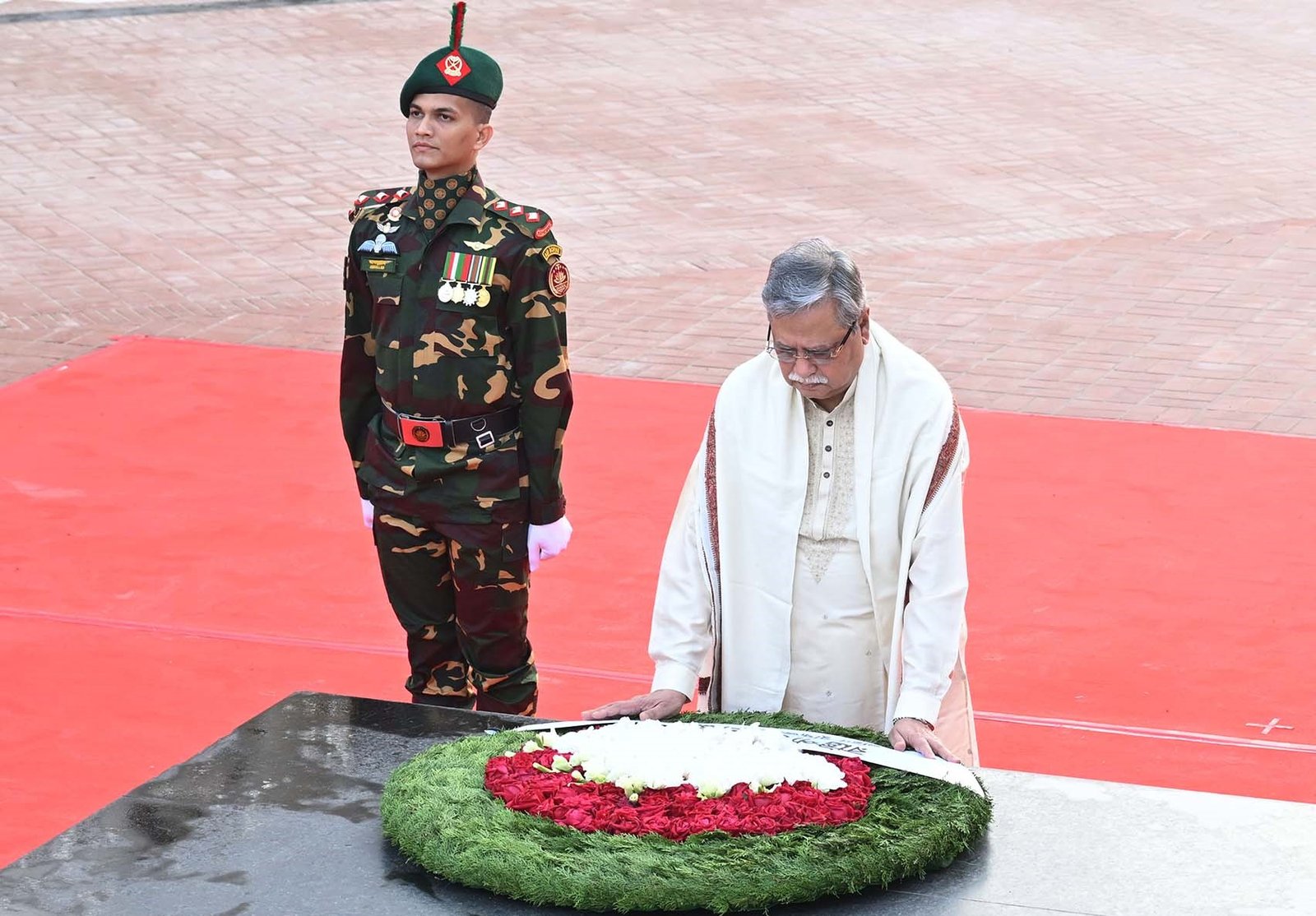 শহীদ বুদ্ধিজীবী দিবসে শহীদ বুদ্ধিজীবী স্মৃতিসৌধে রাষ্ট্রপতির শ্রদ্ধা
