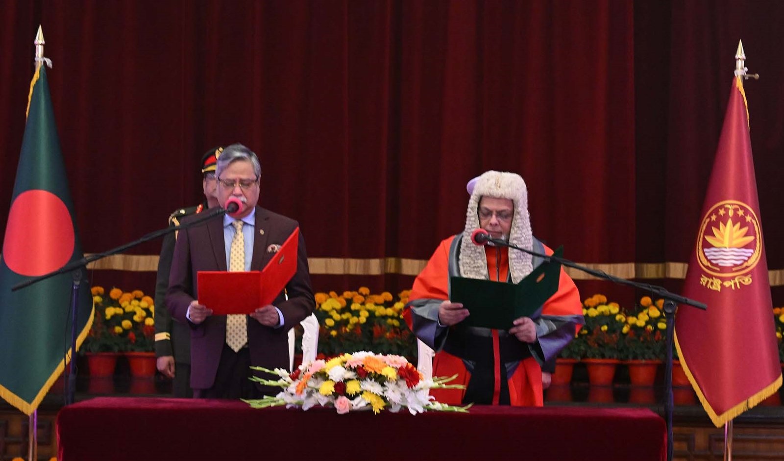 প্রধান বিচারপতি হিসেবে শপথ নিলেন জুবায়ের রহমান চৌধুরী