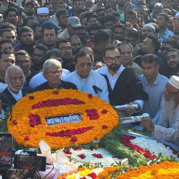 শহীদ বুদ্ধিজীবী দিবসে মিরপুর স্মৃতিসৌধে বিএনপি ও অঙ্গসংগঠনের শ্রদ্ধা