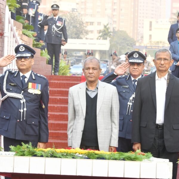 মহান বিজয় দিবসে শহীদ পুলিশ সদস্যদের প্রতি শ্রদ্ধা জানিয়েছেন&hellip;