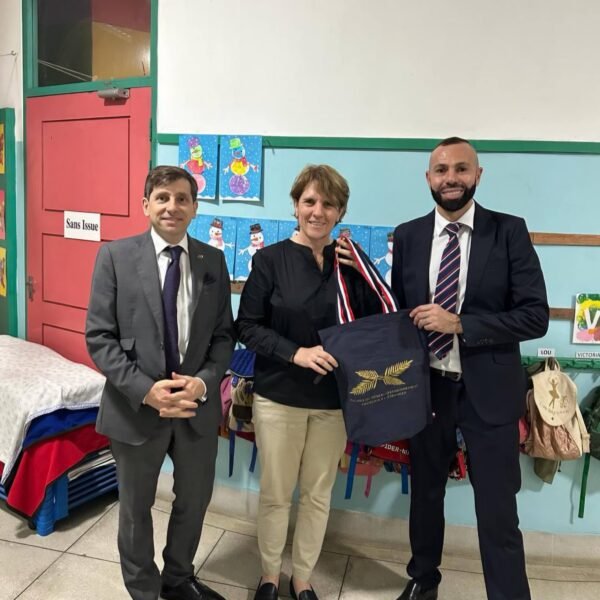 বাংলাদেশে ফরাসি স্কুল পরিদর্শন করেছেন ফরাসি সিনেটর সামান্থা কাজেবোন