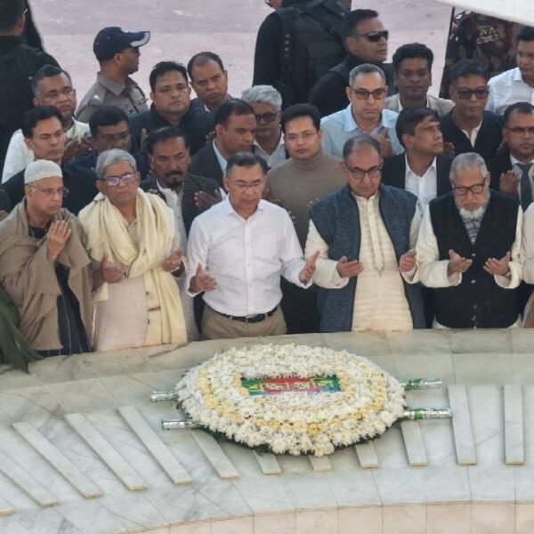 দীর্ঘ ১৮ বছর পর বাবা জিয়াউর রহমানের কবর জিয়ারত&hellip;