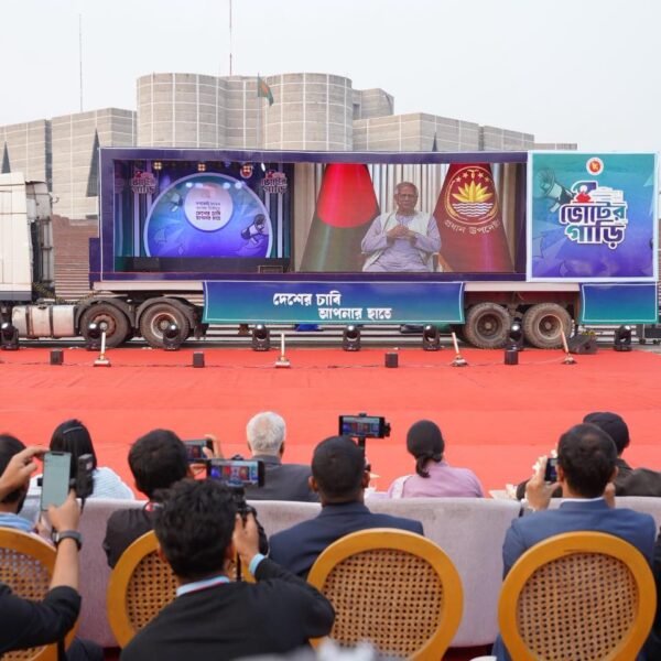 যাত্রা শুরু করলো ভোটের গাড়ি সুপার ক্যারাভান